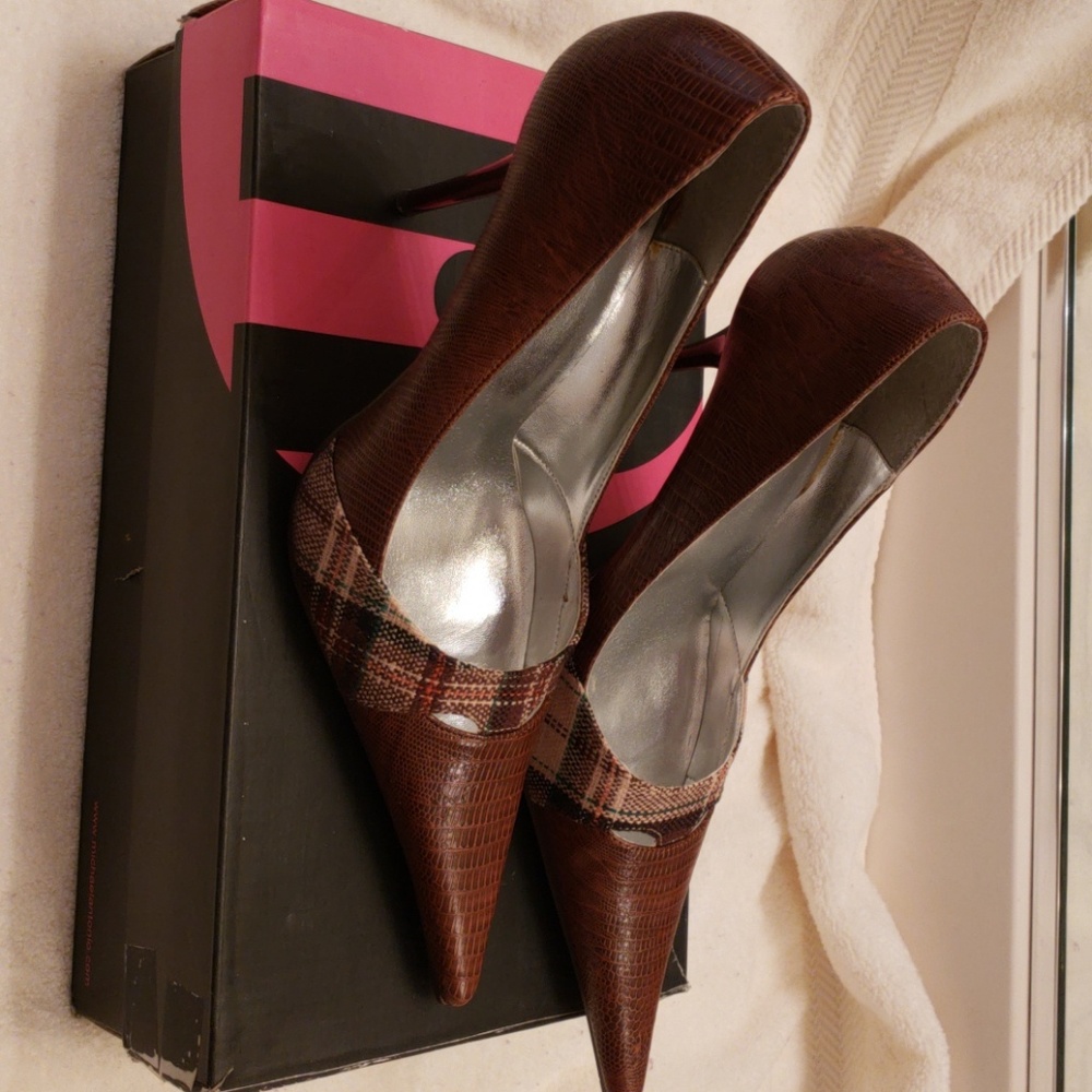 Brown heels with plaid print